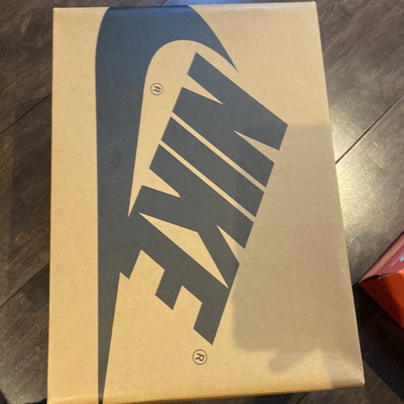 Air Jordan 1 Zoom Air CMFT Hare NWT Size 9.5 Men’s - Picture 3 of 5